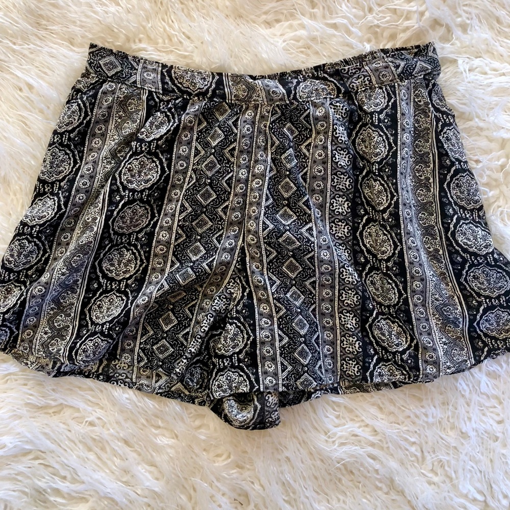 Black and White Printed Flowy Shorts